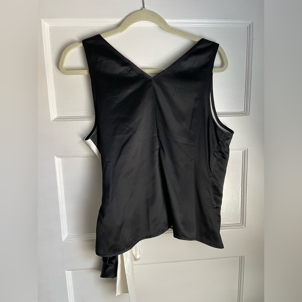 Express Edition Monochrome Wrap Blouse - Picture 5 of 13